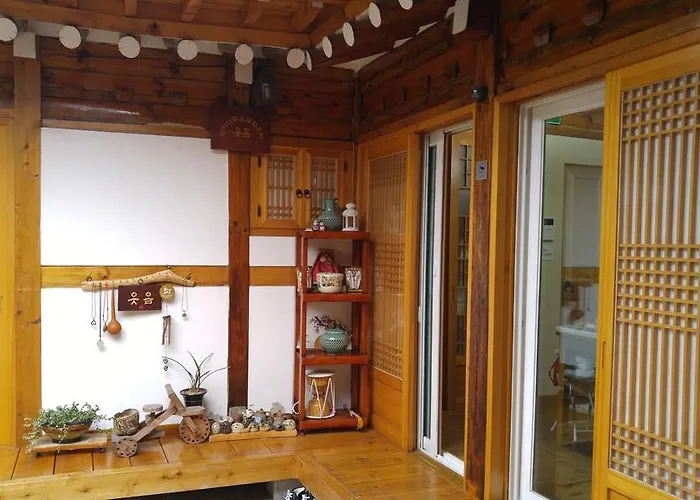 Hanok Nuha *