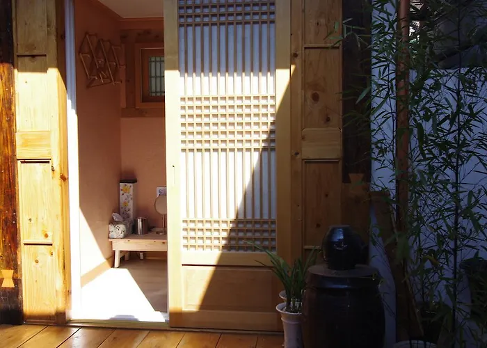 Hanok Nuha *